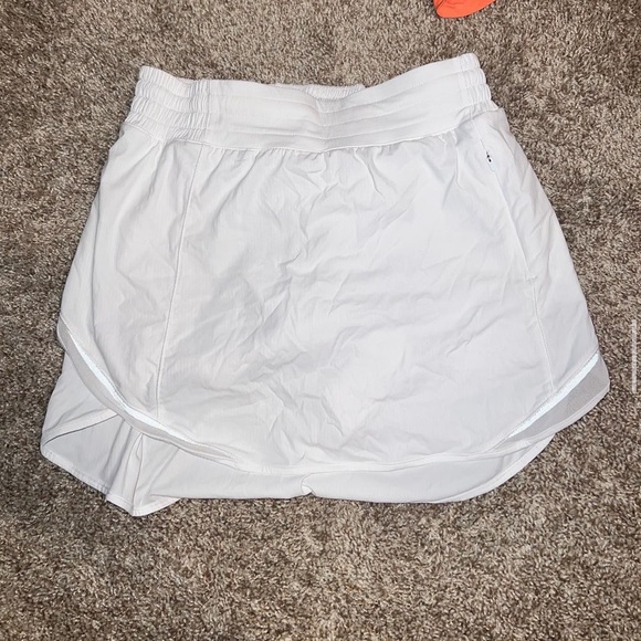 white lululemon skirt/ never worn!! brand new condition - Picture 1 of 1